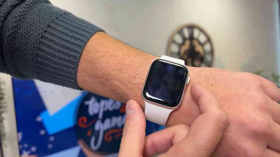 Por qué no debes tirar el dinero con el Apple Watch Series 11