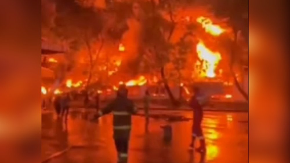Major fire rages at plastics factory: Toxic smoke is escaping