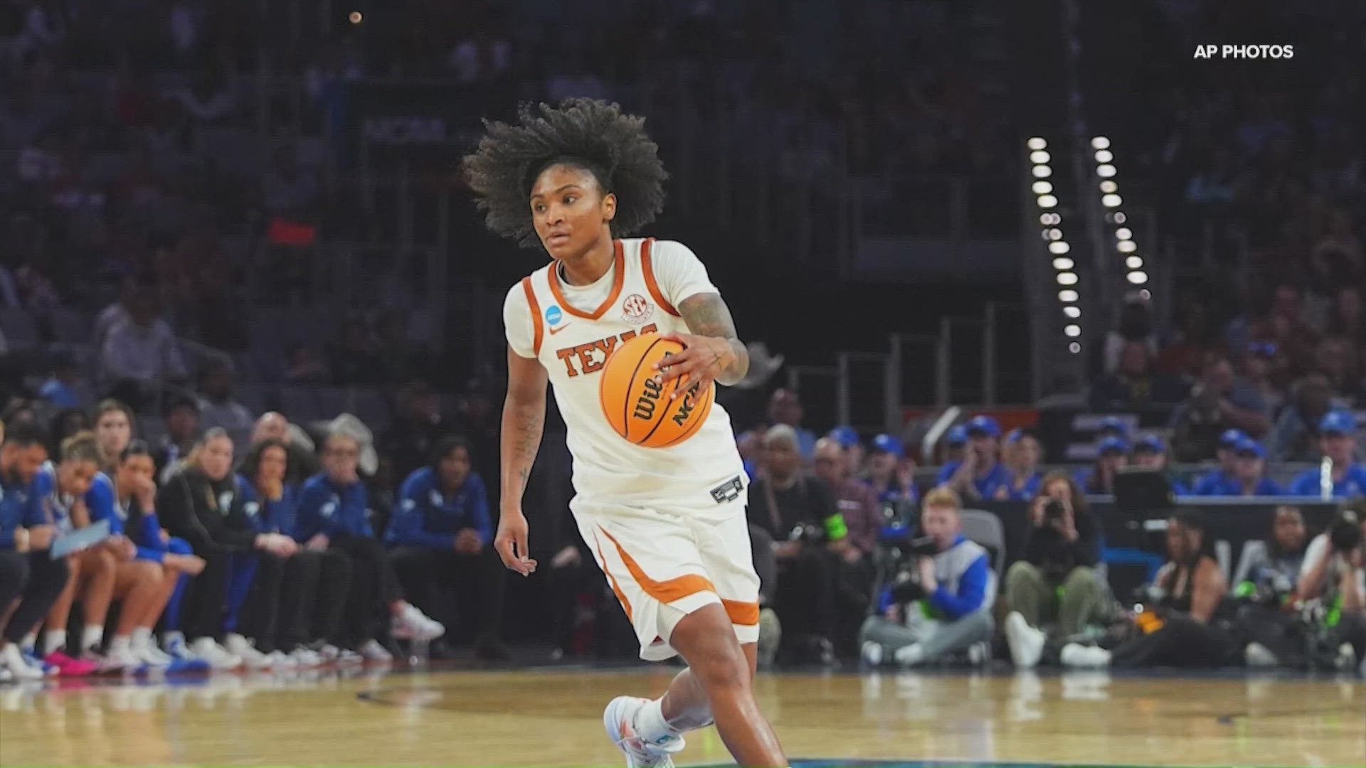Longhorns women's basketball team to face Michigan in Elite 8