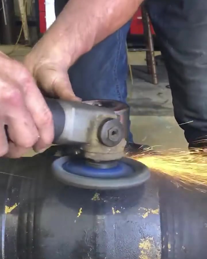 Milling & welding: Bringing CAT’s biggest dozer back to life
