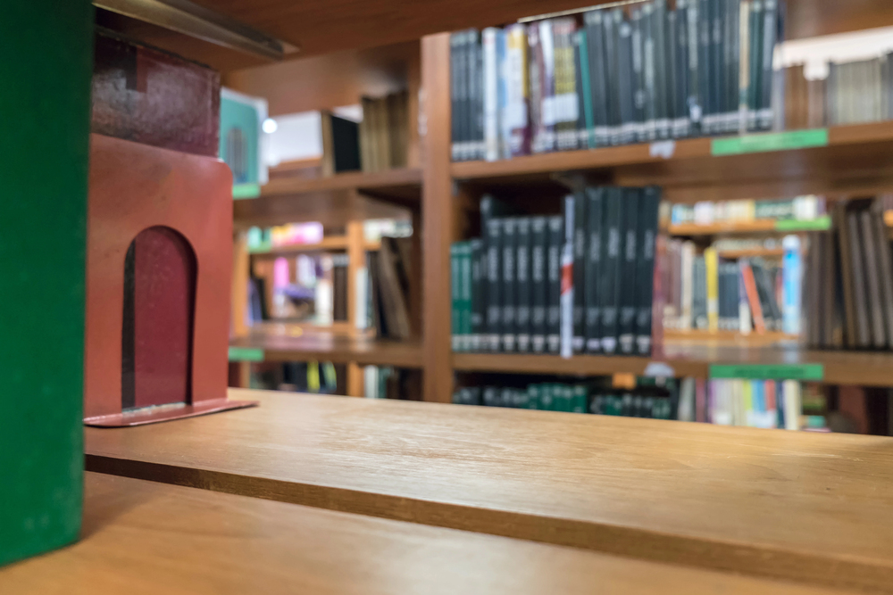 15 steps to reorganize and style your home library