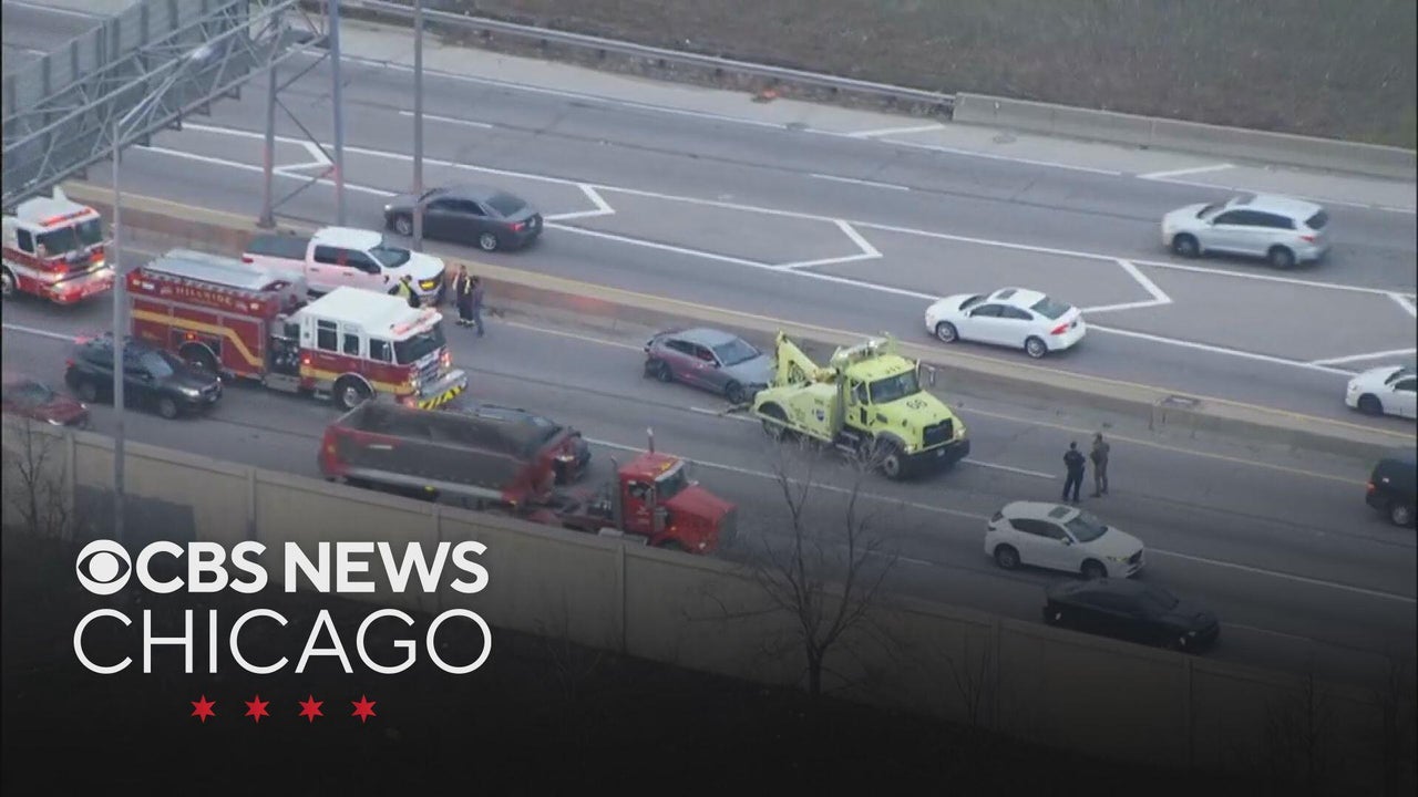 Crash disrupts outbound Eisenhower Expressway in west suburbs