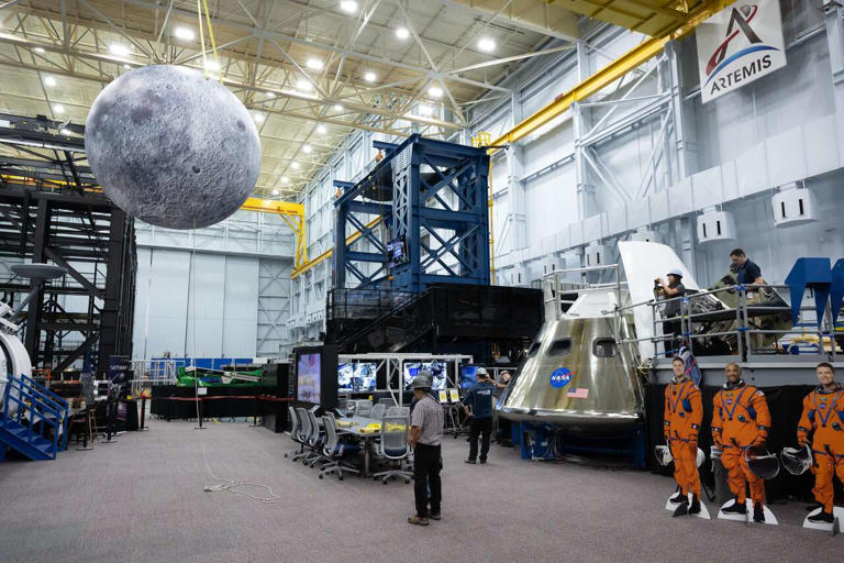 Artemis II astronauts will study the moon with a powerful tool cameras ...