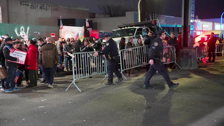 Hundreds protest Brooklyn men's homeless shelter site