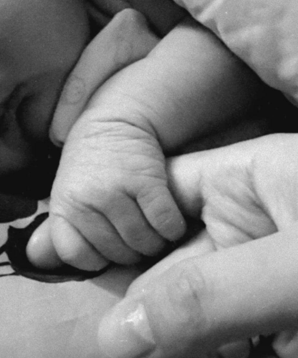 Putri Isnari Umumkan Kelahiran Anak Pertama