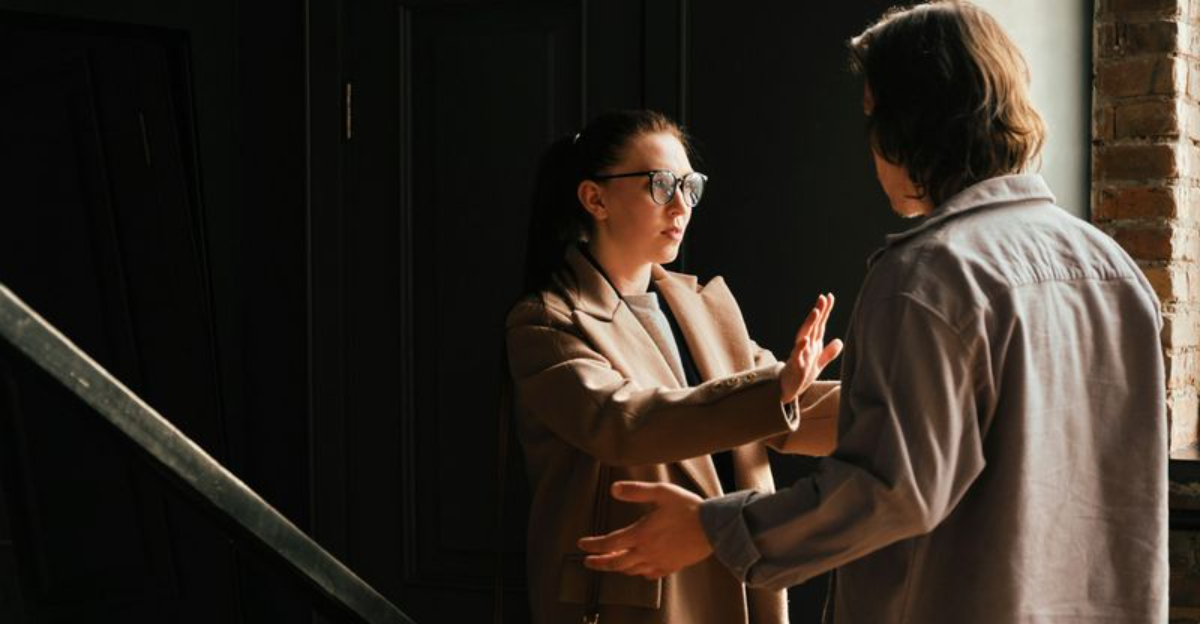 9 phrases that immediately de-escalate an angry person