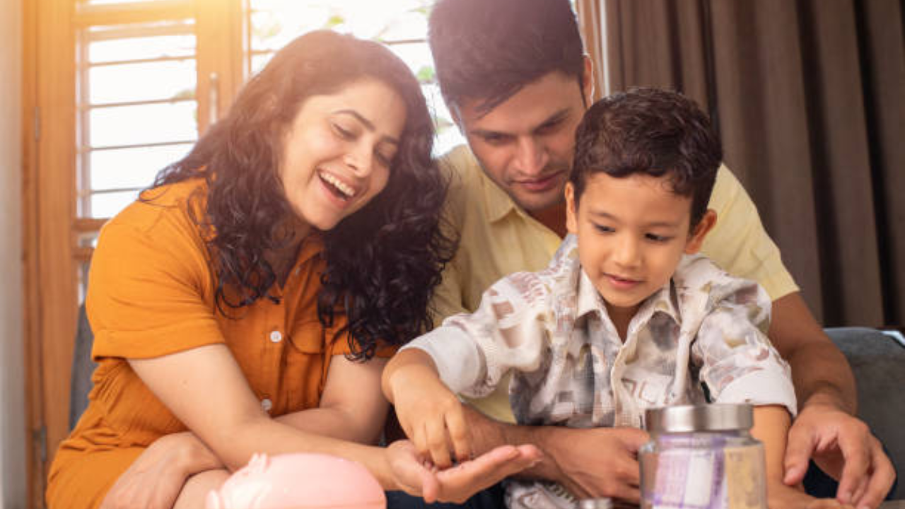 Using everyday life moments to teach money lessons