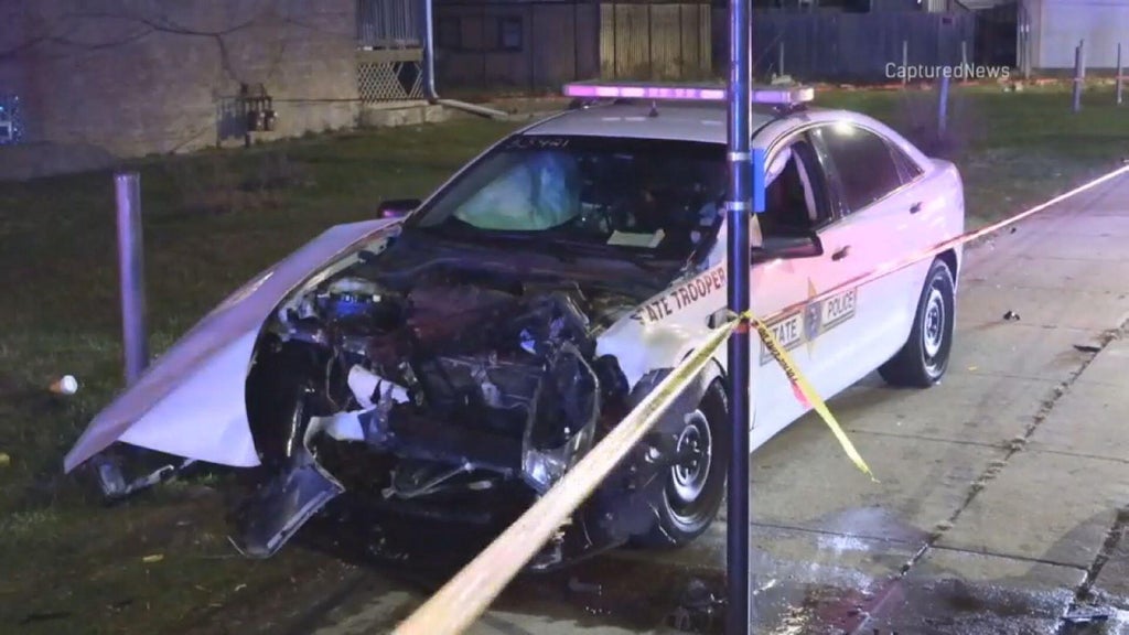 Illinois State Police trooper, second driver injured in crash on ...