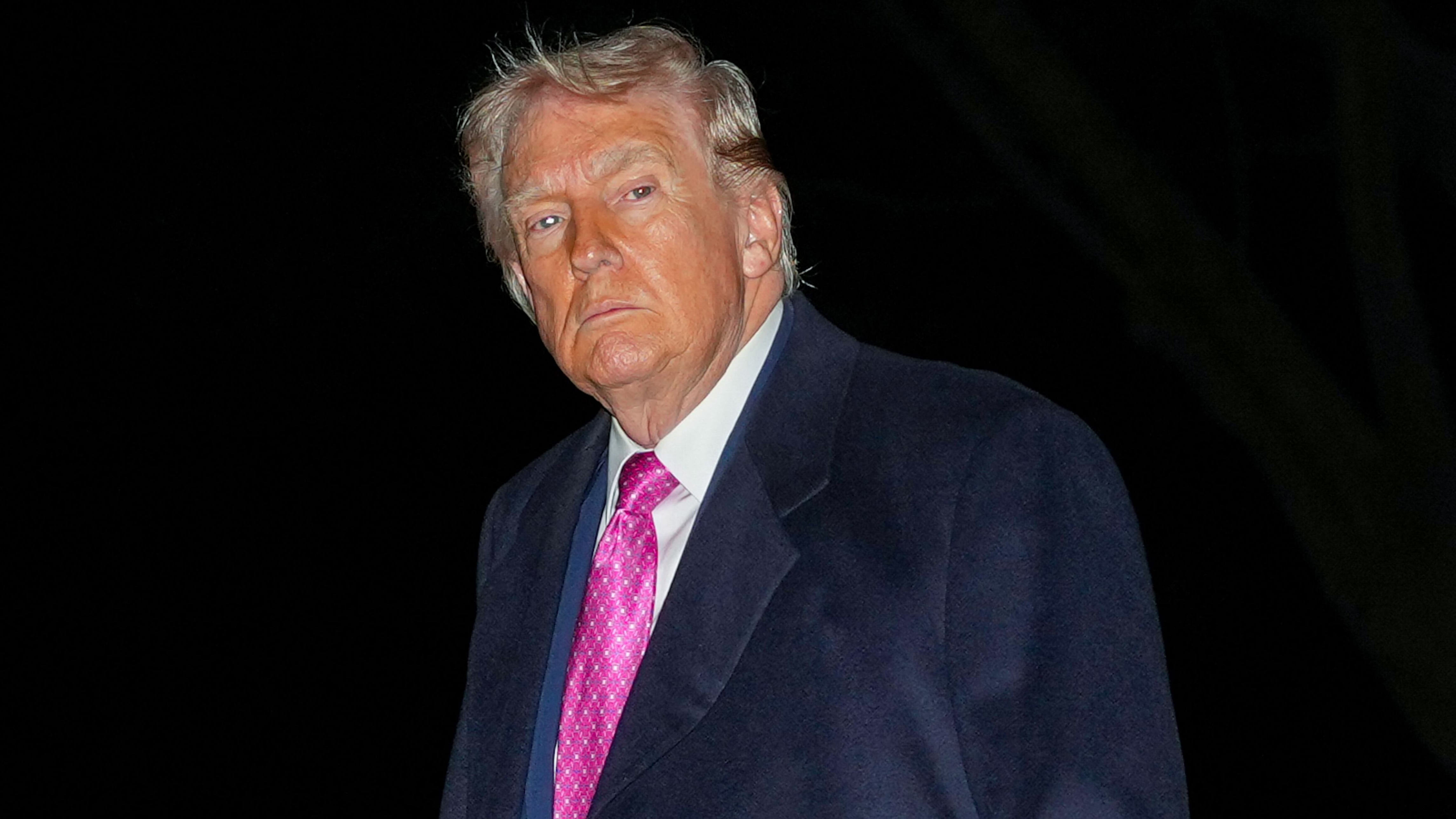 트럼프, 동맹국들에게 호르무즈 해협에 가서 석유 확보하라 요구, 대구 북부경찰서 시신유기 혐의로 20대 남녀 긴급 체포...이들은 숨진 피해자의 딸과 사위로 밝혀져 충격