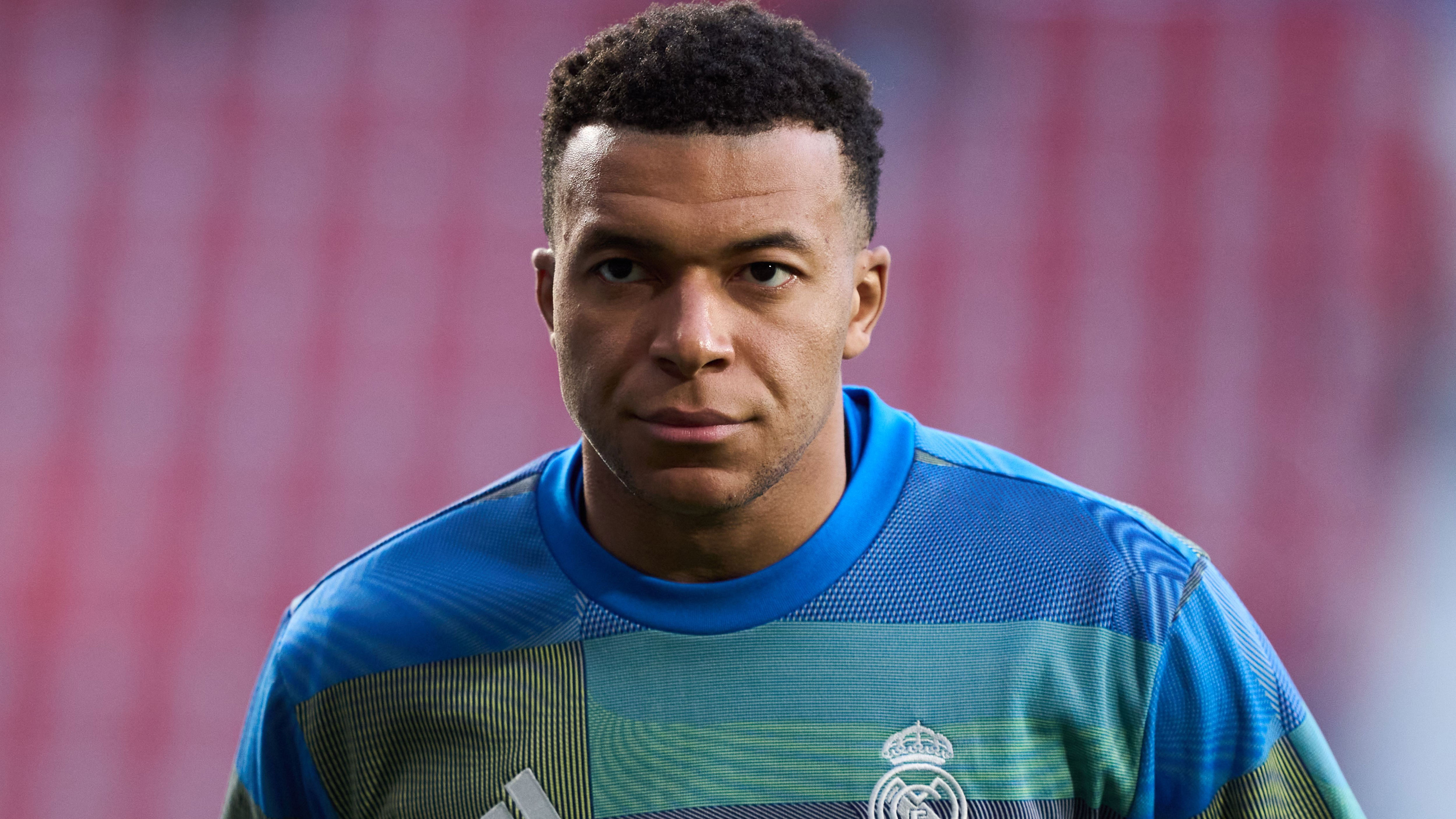 Van der Gijp: 'Hij is het debiele broertje van Kylian Mbappé!'