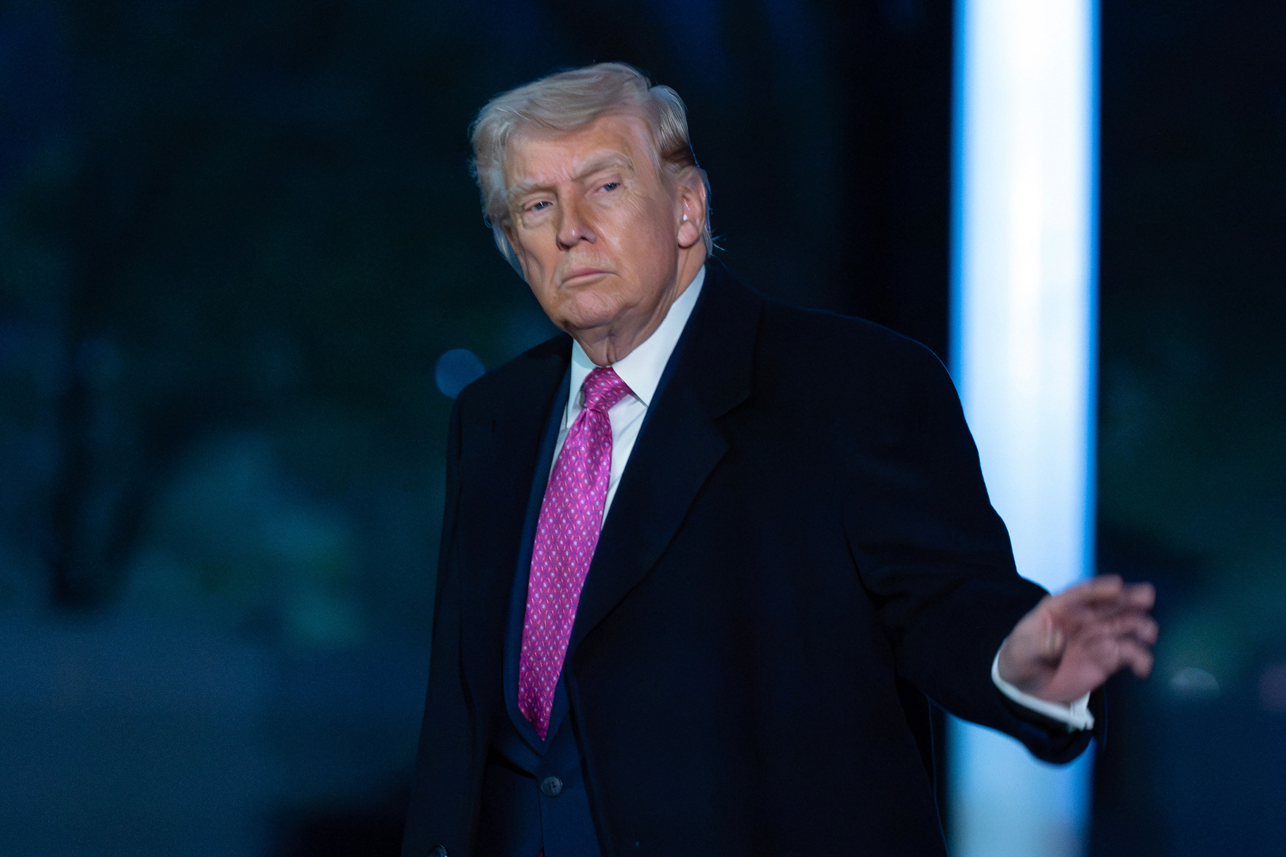 Trump considers high-risk raid to seize 1,000 pounds of Iranian uranium ...