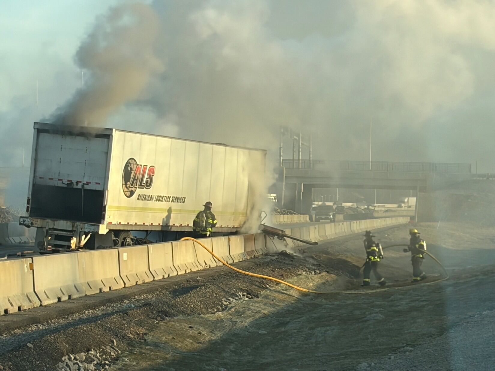 Semi-truck catches fire on I-41 in Grand Chute after tire blows out ...