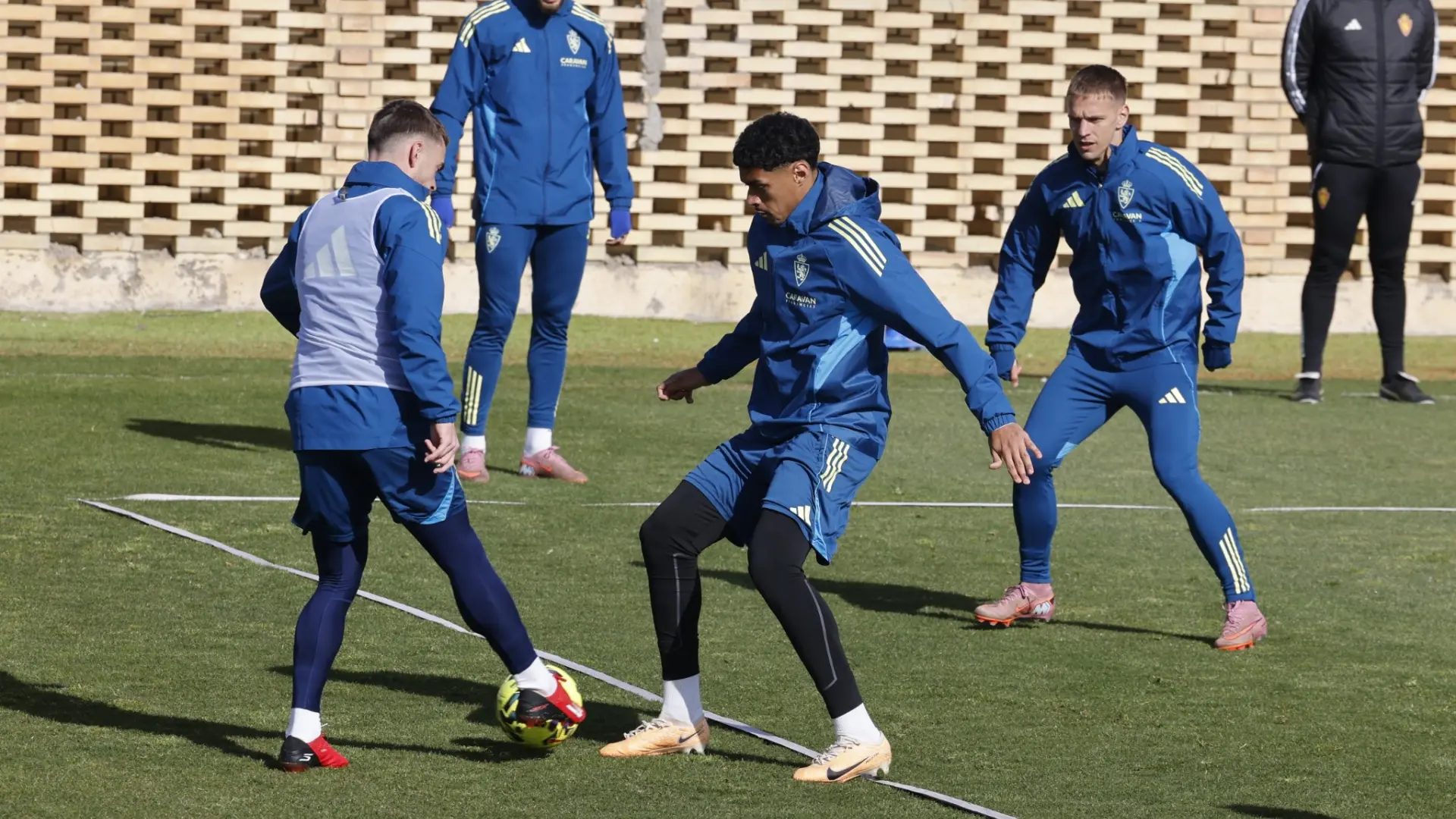 Fotos del entrenamiento del Real Zaragoza en la Ciudad Deportiva tras ...
