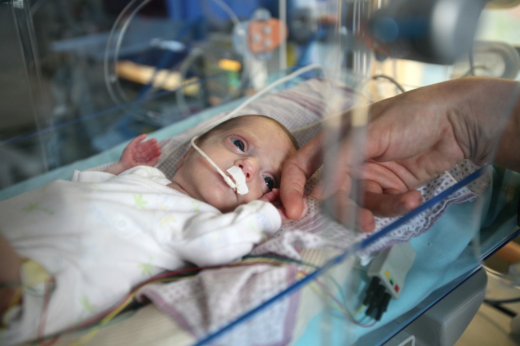 Scientists reveal two factors at birth linked to lower iq later in life