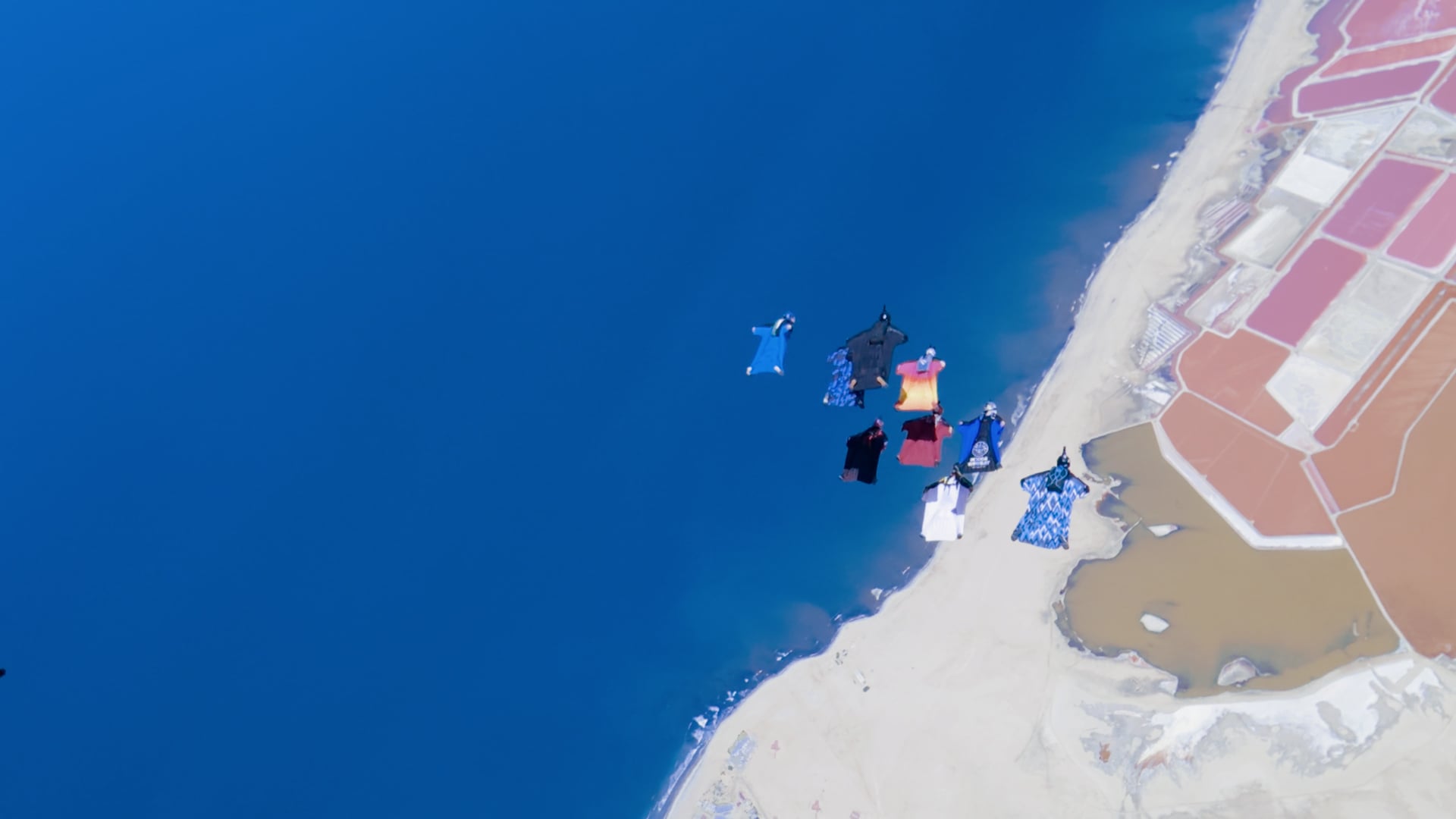 Incredible moment wingsuit skydivers set new record in jump over ...