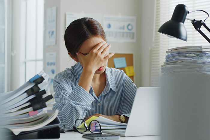 27 Life Lessons That People Regret Learning Too Late