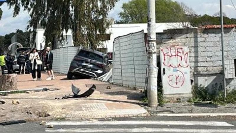 Ostia, ragazzo di 13 anni travolto da un SUV sul marciapiede ...