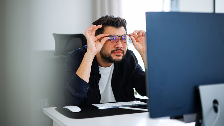 4 signs it's time to replace your computer monitor