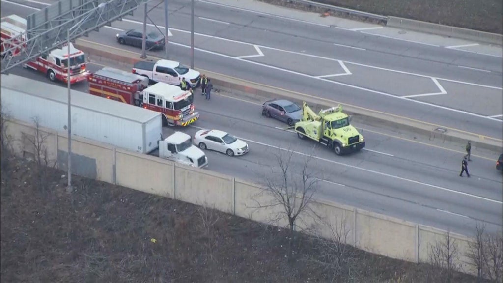 Multi-vehicle crash snags traffic on Eisenhower Expressway in Chicago's ...