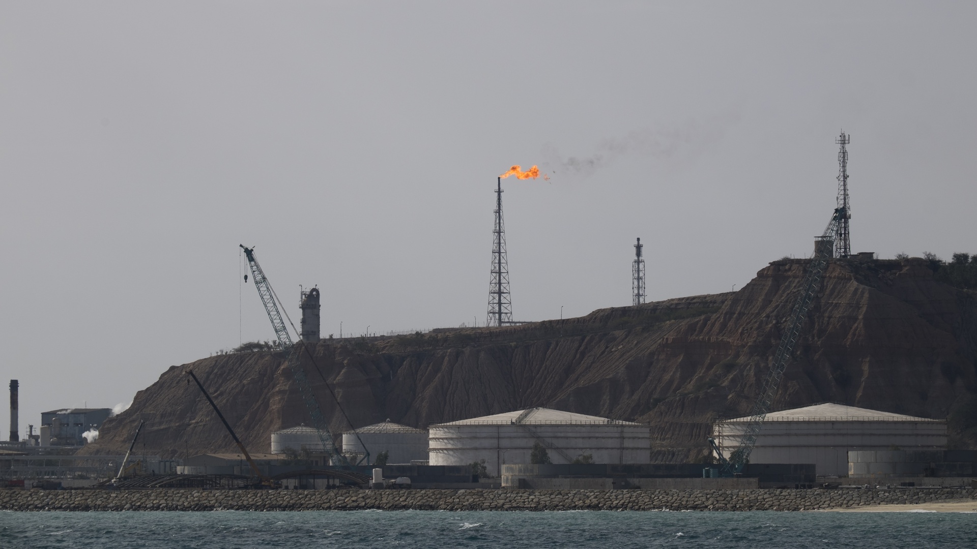 Iran Fortifies Kharg Island Terminal Amid Persistent U.S. Threats