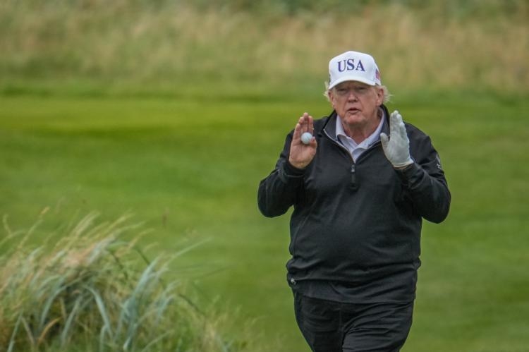 En un an, les parties de golf de Donald Trump ont coûté plus de 100 ...
