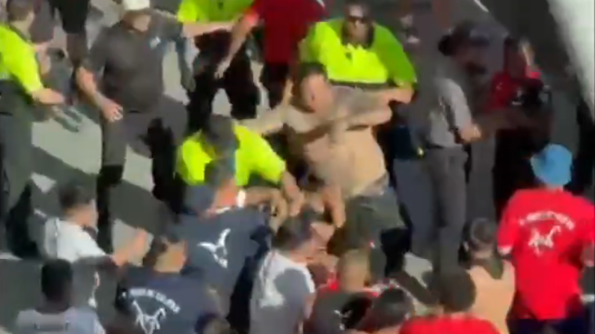 Video: Aficionados de Chivas y Atlas pelean en partido amistoso