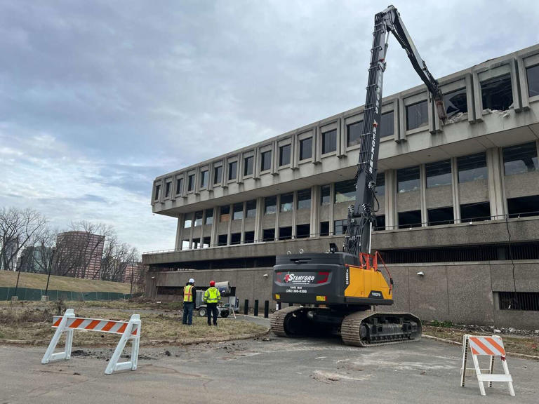 East Hartford starts demolition of Founders Plaza building for 300 ...