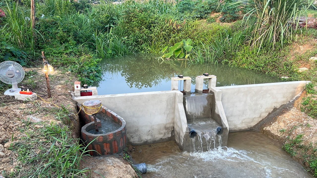 Building a 220V mini hydropower system by myself in a rural village