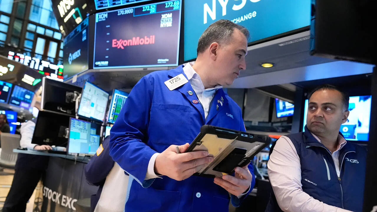 US stock market declines amid rising oil prices and geopolitical tensions