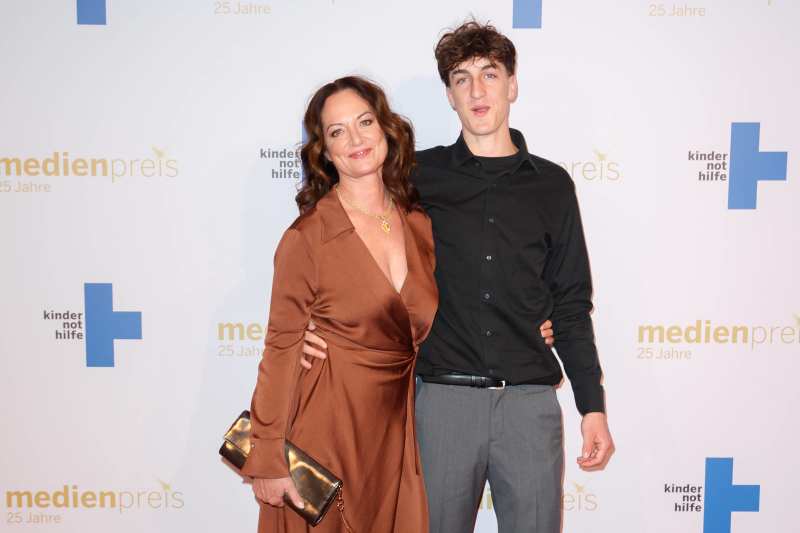 Elegantes Sohn Natalia Wrner Fotos