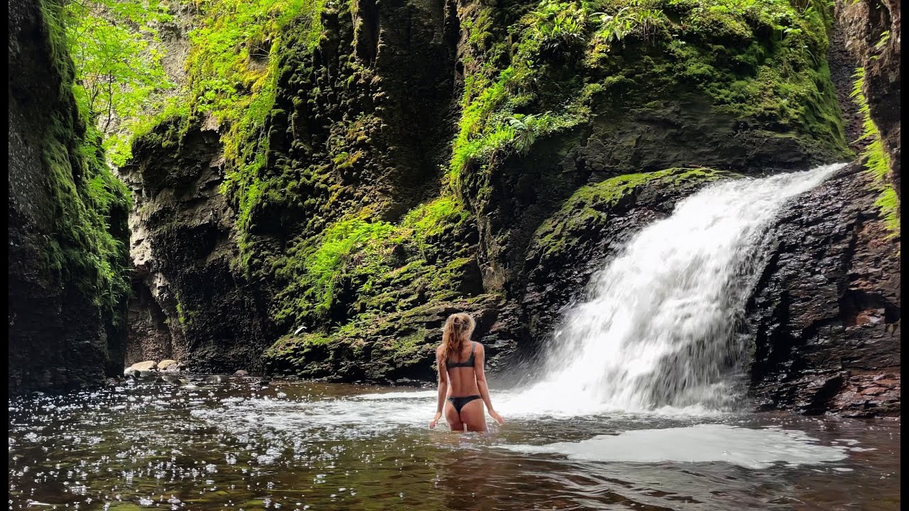 Solo truck camping in a Land Rover Defender