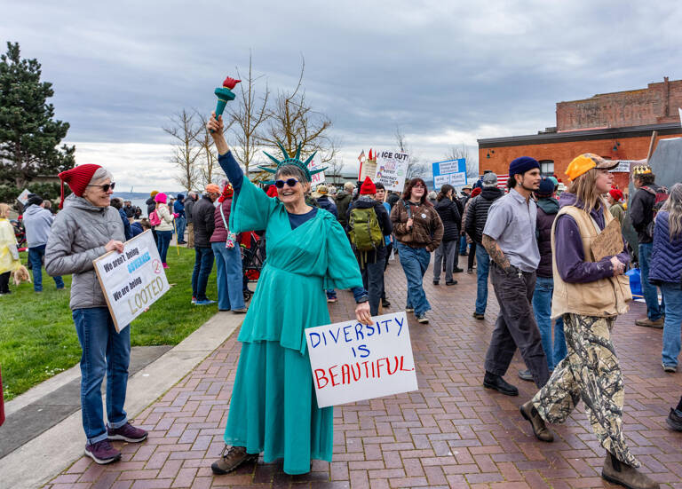 Hundreds participate in rally
