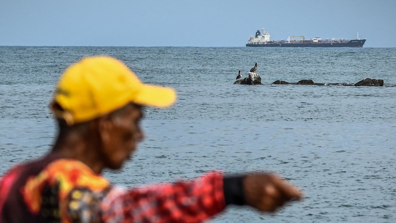 US allows Russian oil tanker to reach Cuba<br>