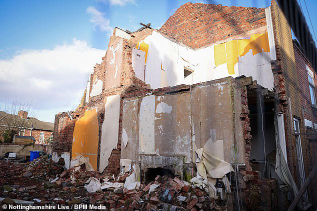 Man told friends 'it's going with a bang' before 'blowing up' house ...