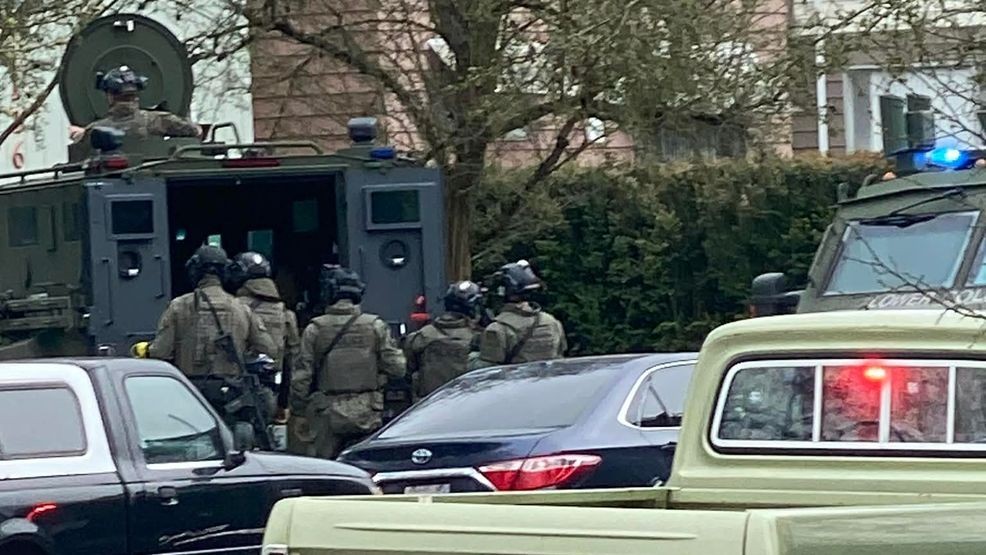 Residents report weekend standoff, SWAT officers at home in Longview, Wash.