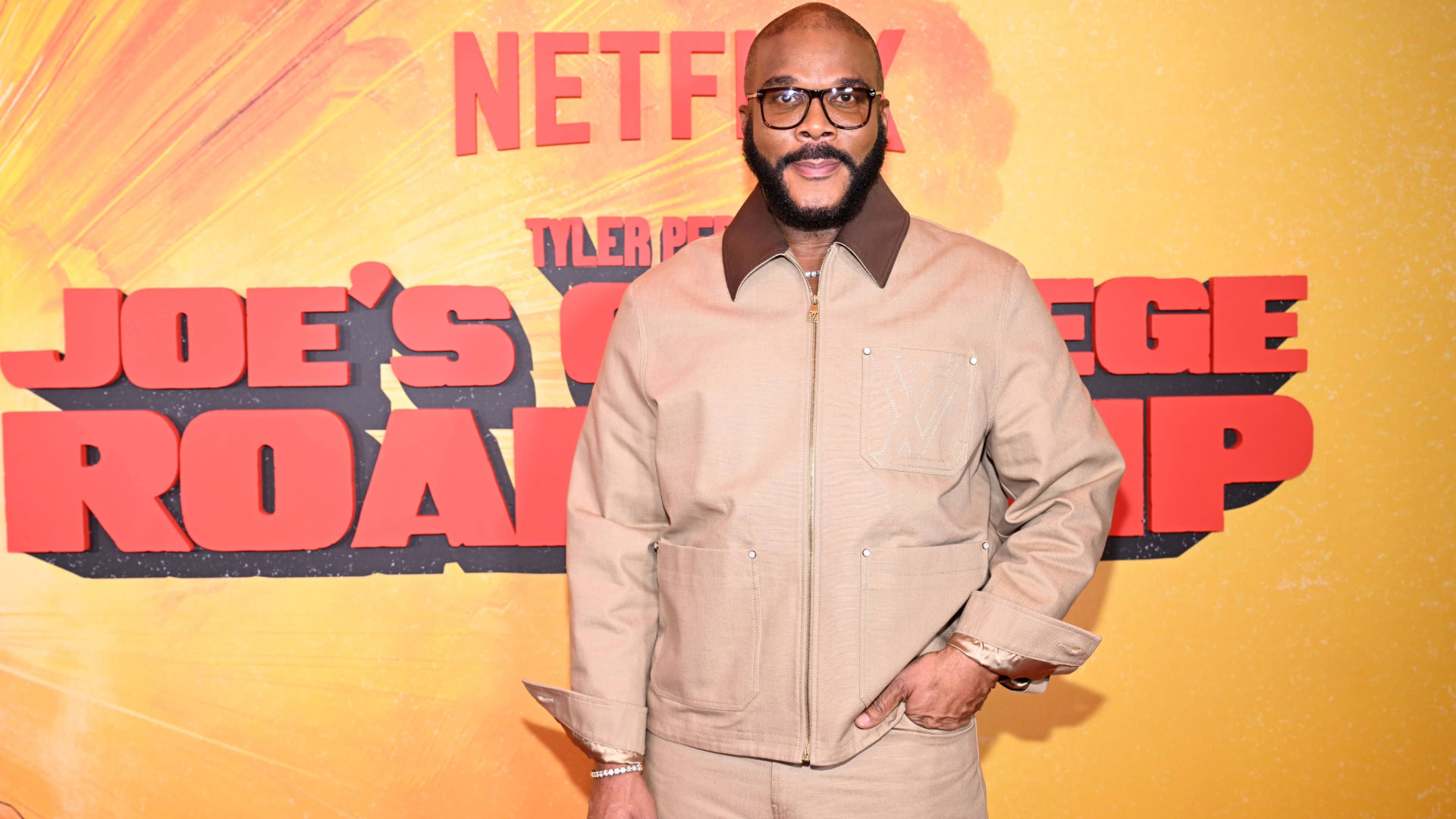 Did TSA tell agents to return $1,000 gift cards from Tyler Perry?