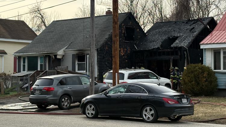 Portland garage fire spreads to two nearby homes