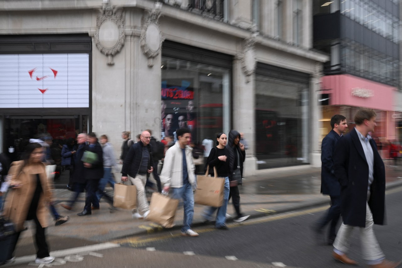 UK retail sales growth miss estimates