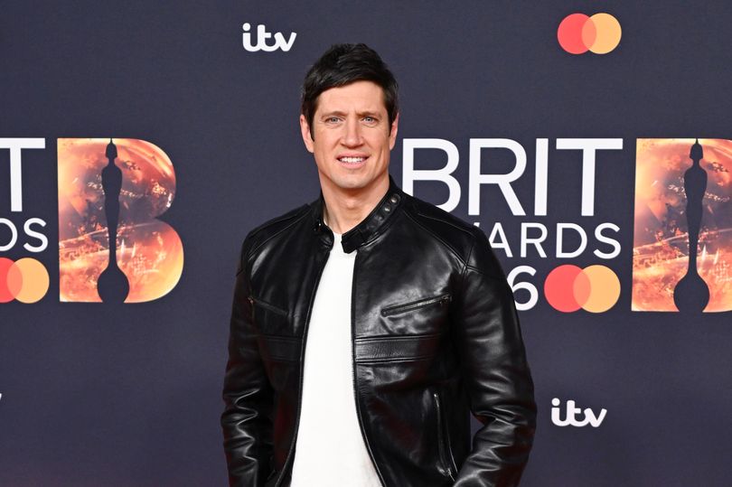 Vernon Kay favourite to replace Scott Mills on BBC Radio 2 breakfast show