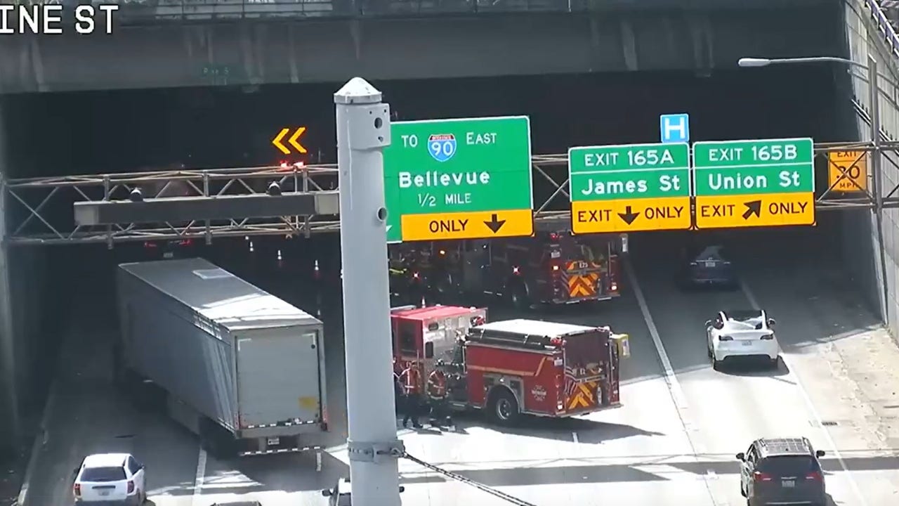 Lanes reopen on southbound I-5 in Seattle after crash; traffic delays ...