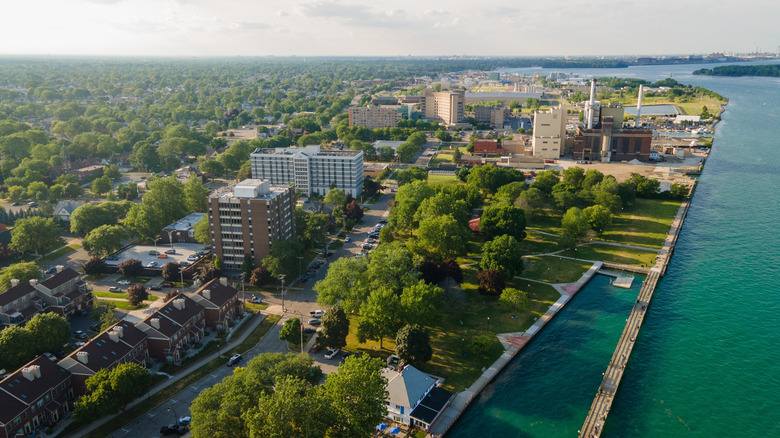 Detroit's historic riverfront suburb has a vibrant walkable downtown ...
