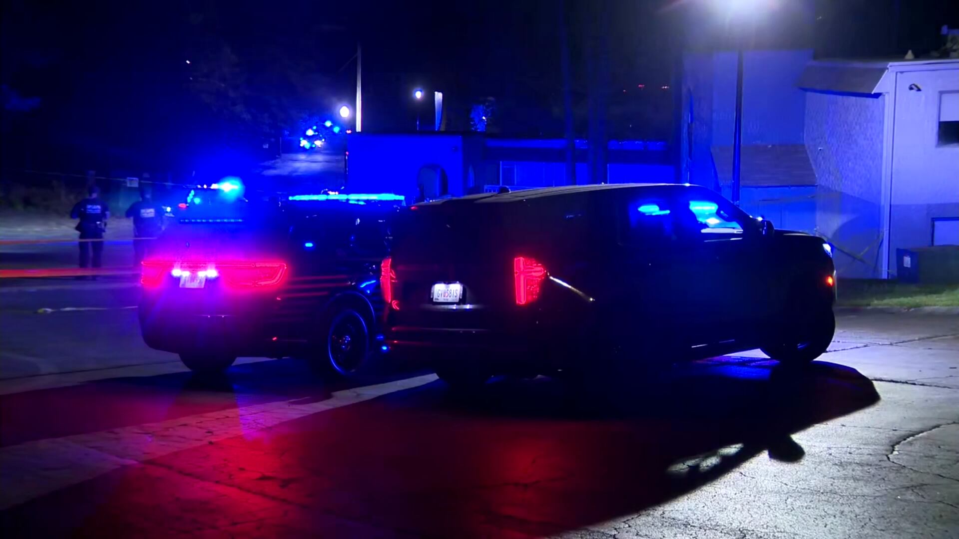 1 killed in double shooting near southwest Atlanta apartments, police say