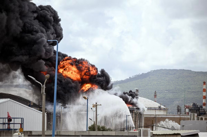 Iran thông qua luật thu phí tàu ở eo biển Hormuz, Tổng thống Trump đe dọa tung đòn xóa sổ