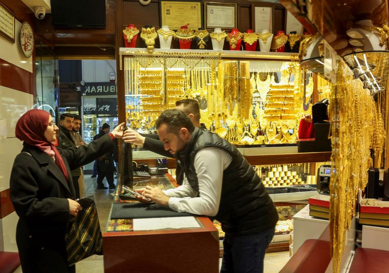 Gold set for worst month in more than 17 years as US rate-cut hopes fade<br><br>