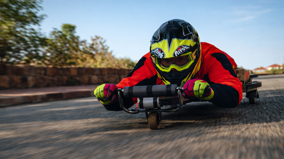 50 mph run shows homemade racer without brakes