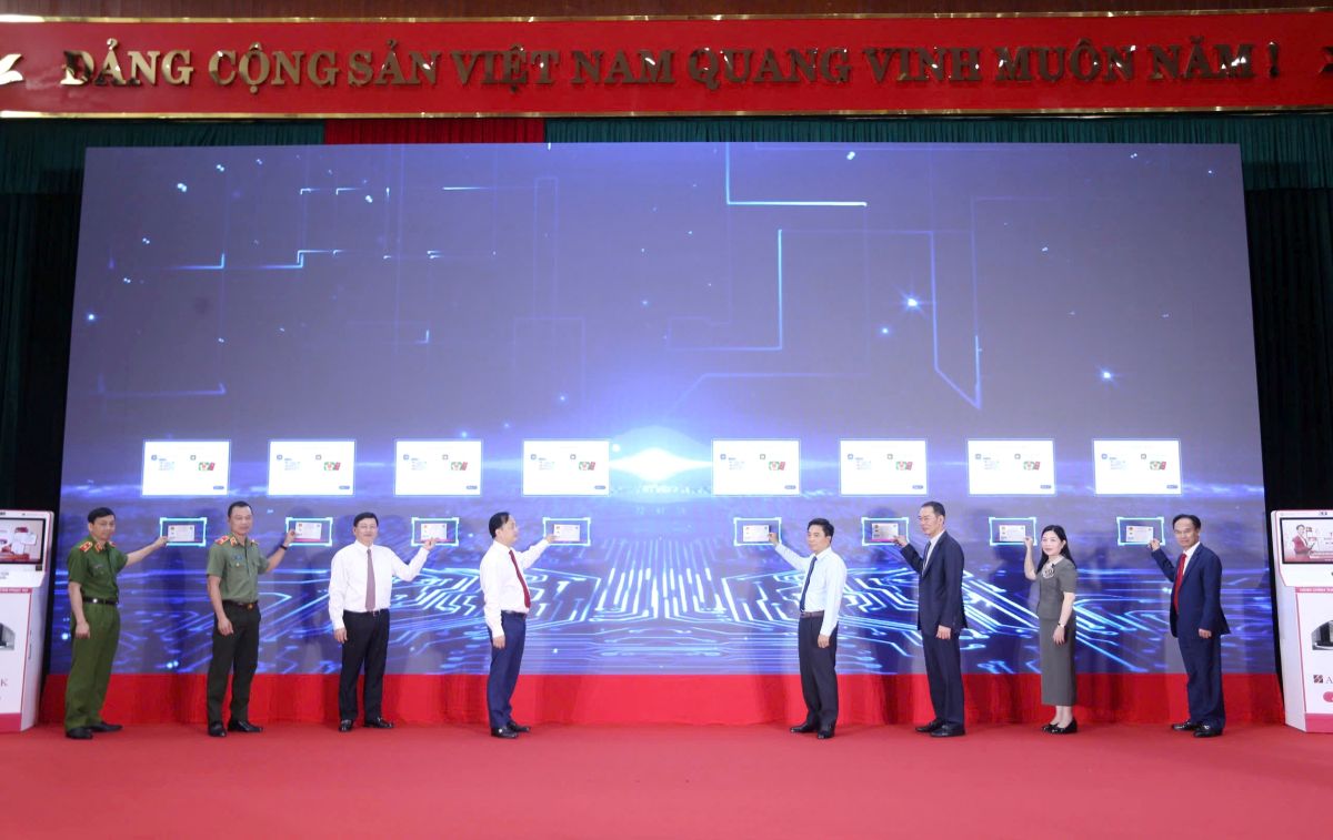 Thanh Hóa đẩy mạnh chuyển đổi số bằng kiosk thông minh