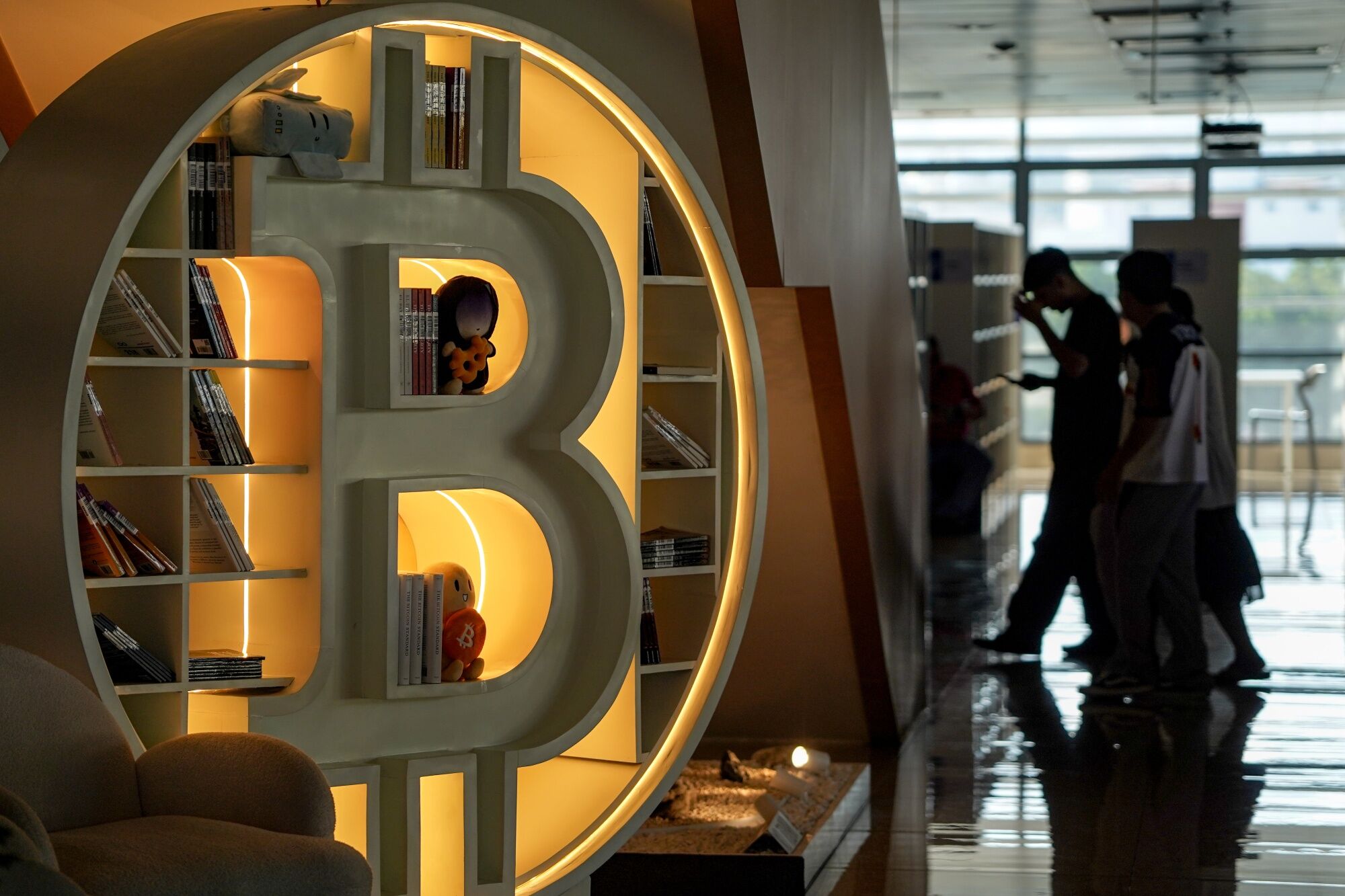 Bitcoin rises with risk assets on Trump Iran war report