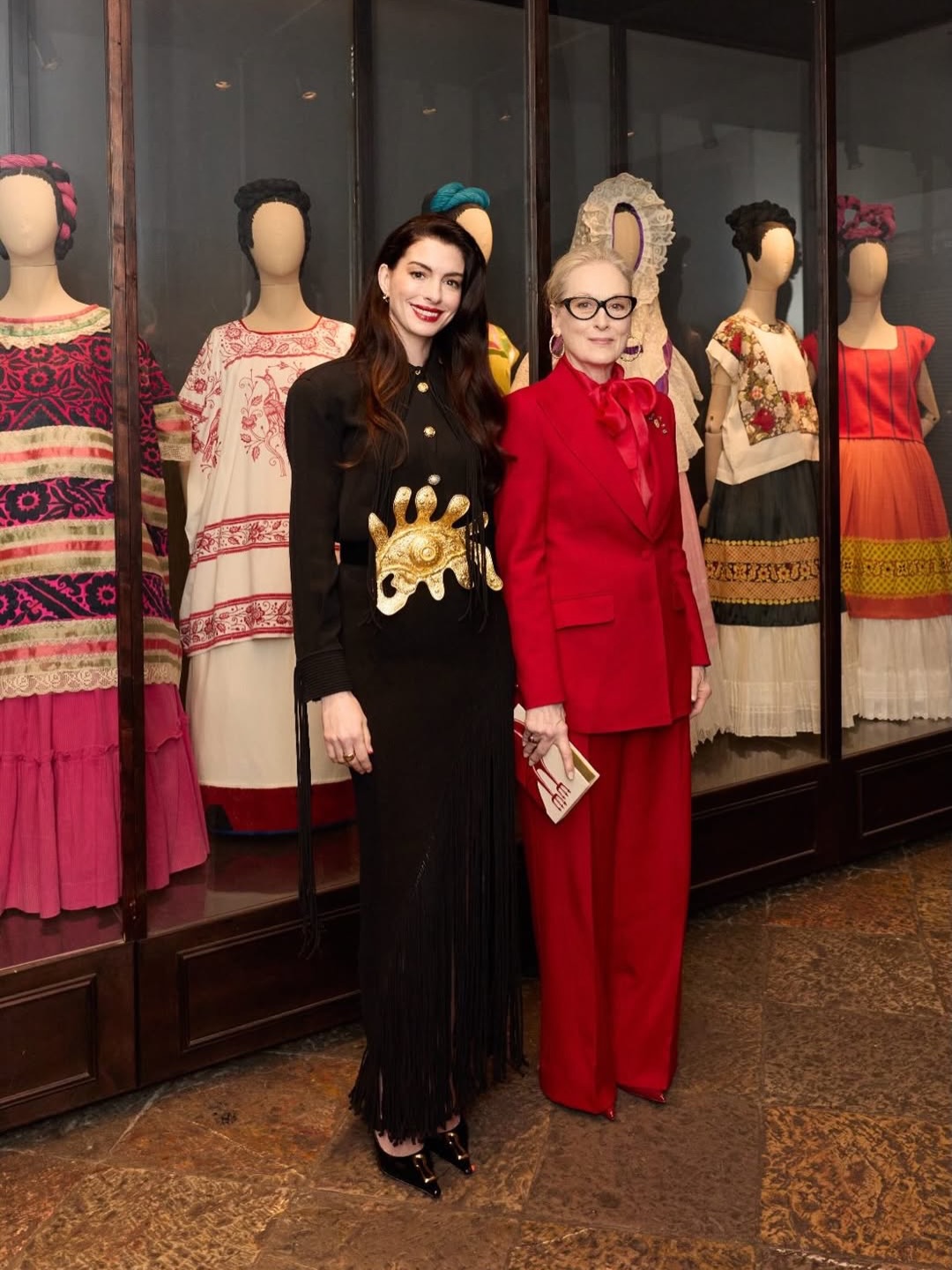 Anne Hathaway và Meryl Streep khởi động tour quảng bá The Devil Wears Prada 2