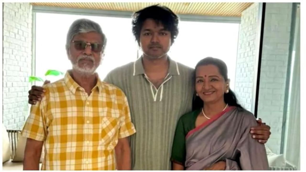 30 Removable Wall Molding Ideas for Designer Style-No Mess