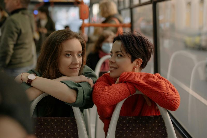 8 things awkward people do that others take the wrong way